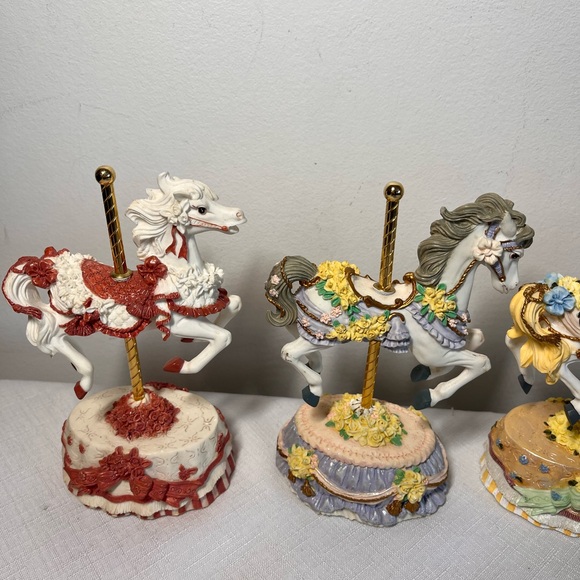 Heritage House Carousel Horses. Collectible. Set of 4 - Picture 3 of 5